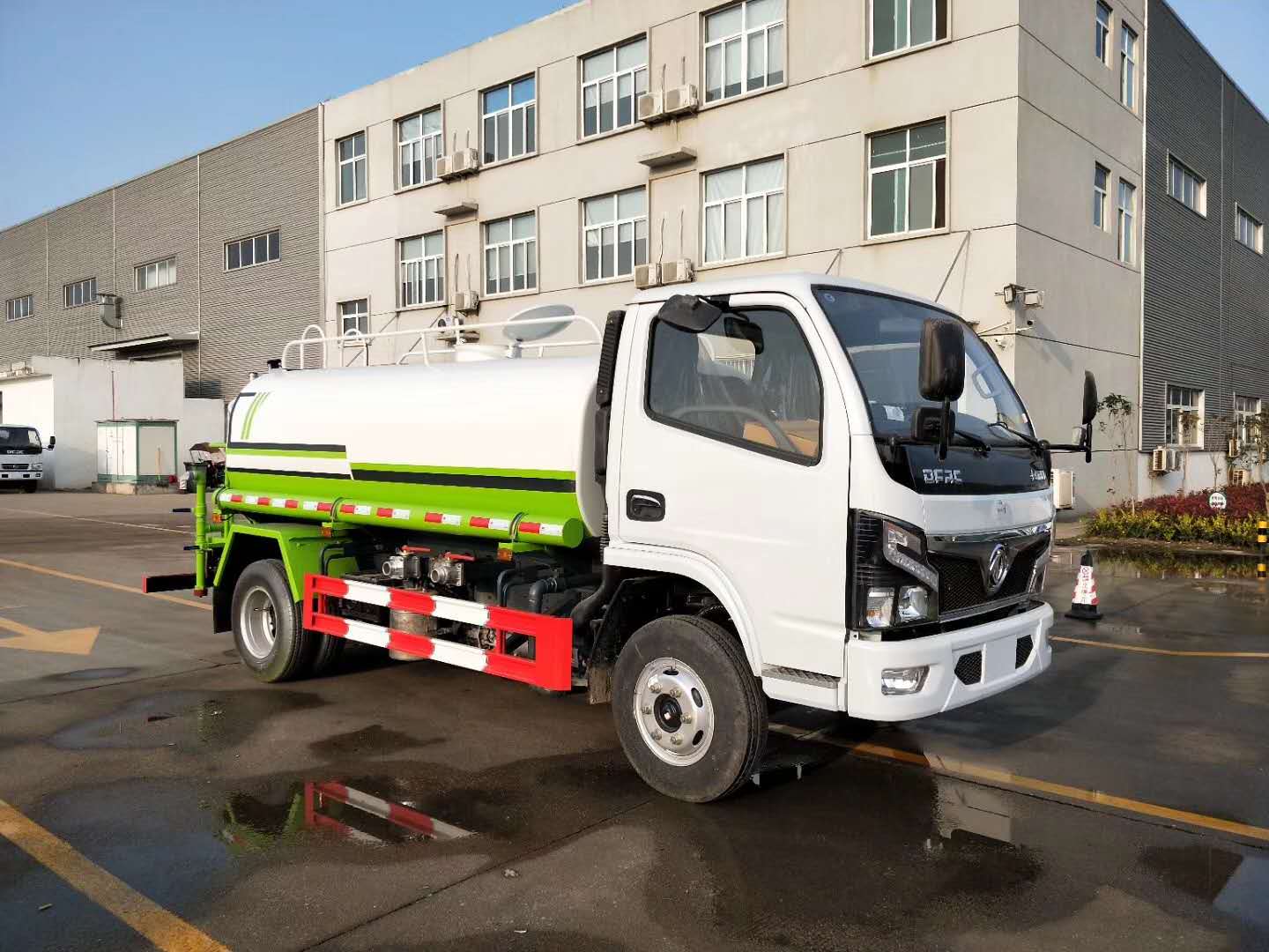 國(guó)六東風(fēng)福瑞卡5噸灑水車(chē)