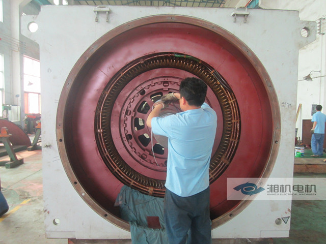 潮州電廠7700KW電機在進行裝配